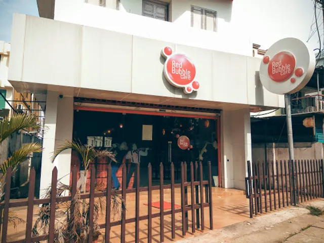 Red Bubble Cafe