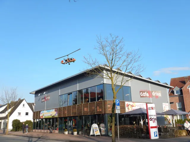 Cafe & Drive