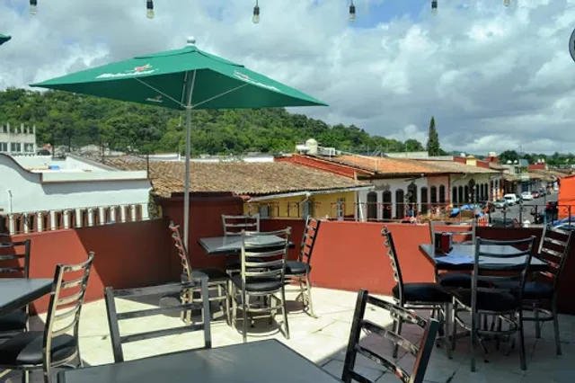 VIAVAI GARDEN & GRILL