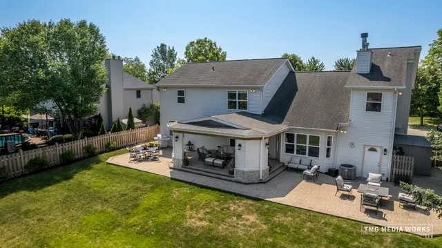 Nancy Iozzo - REALTOR - Coldwell Banker Realty