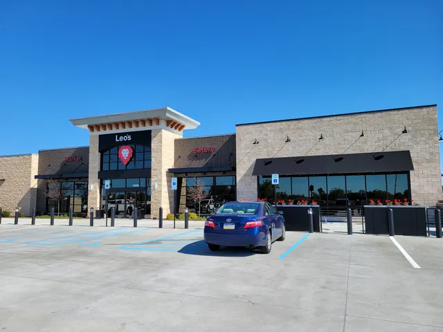 Leo's Market and Eatery