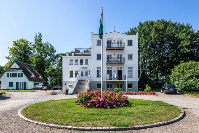 Gutsschloss - Ferienwohnung "Vue Baltique"