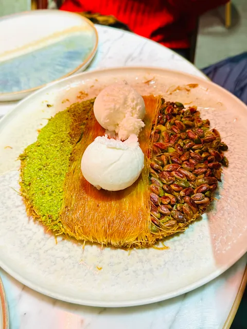 Sweet Levantine künefe/katmer/baklava