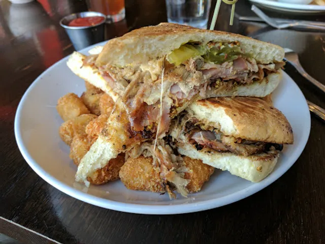 HUB Restaurant & Ice Creamery