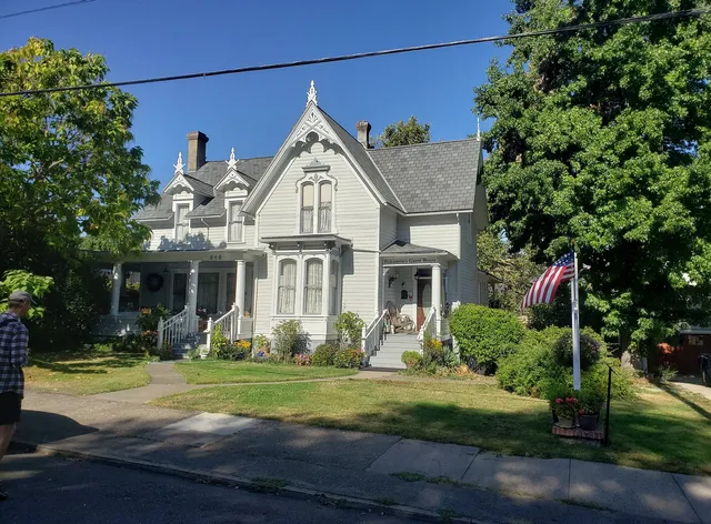 Hokanson's Guest House