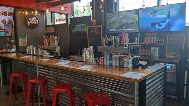 Topp'd Pizza + Bar Lenexa Public Market