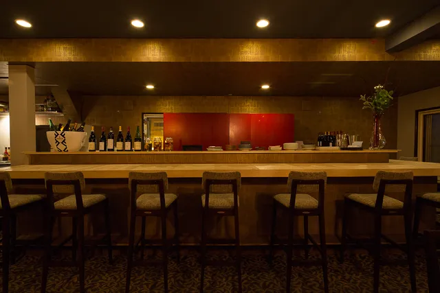 餃子とワイン果皮と餡 (かわとあん)