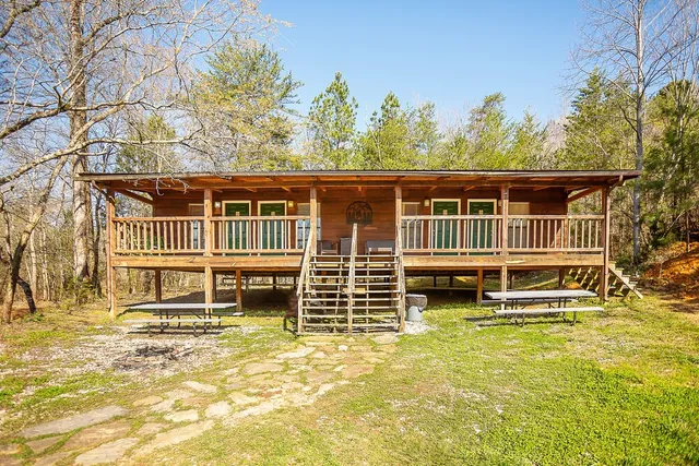 Bigfoot Ocoee Outfitters Lodge Room Three