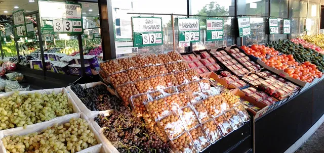 Yuen's Farmers Market