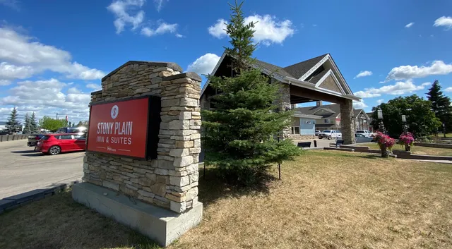 Stony Plain Inn & Suites