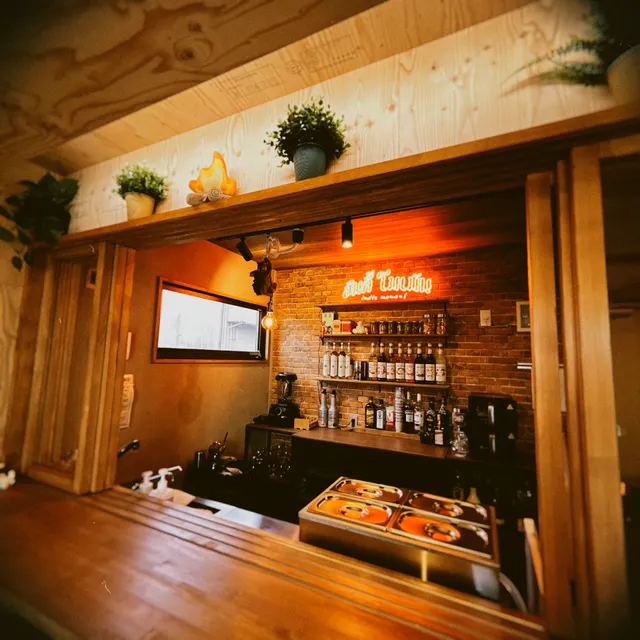 インディー・モーメント | タイ料理＆アートカフェ＆バー（水木Walk-in・他は予約制)