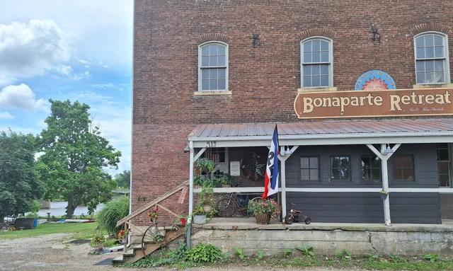 Bonaparte Retreat: Bonaparte, Iowa
