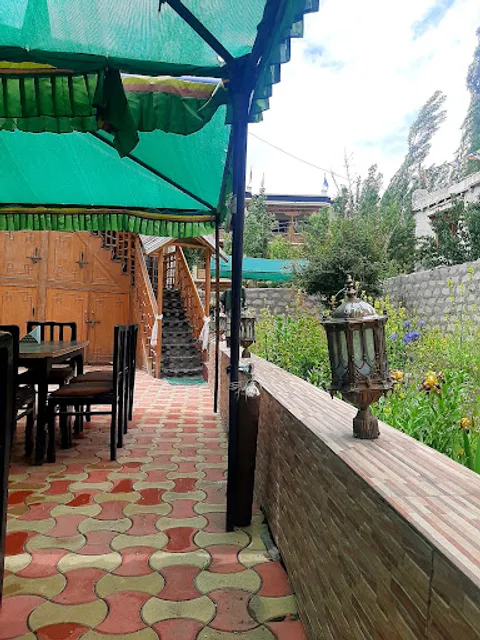 Khanaval by Rover's Den