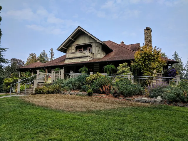 Point Defiance Lodge