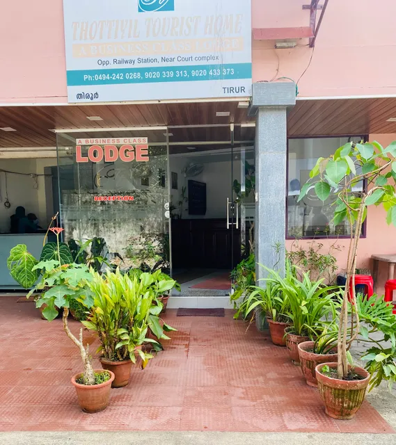 Thottiyil Tourist Home