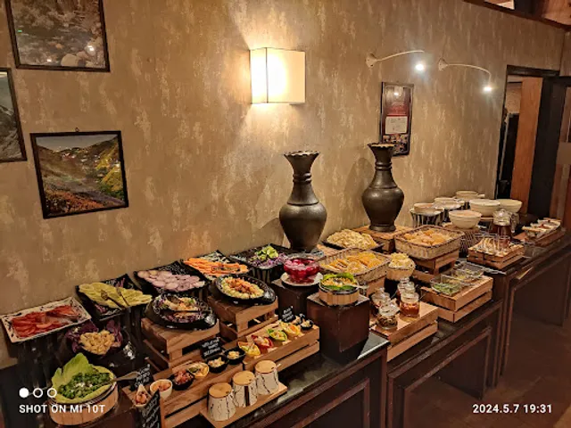 Green Terrasse Restaurant club Mahindra Kanatal