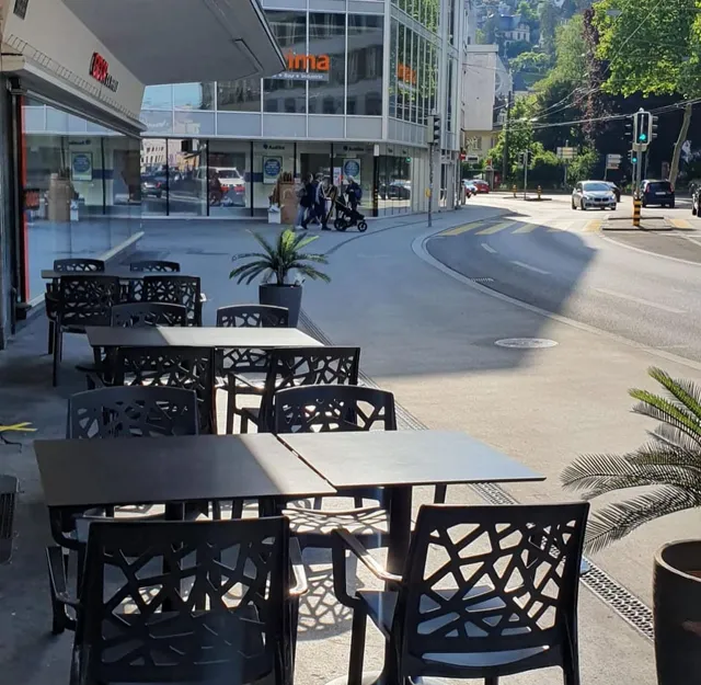 Tropical Bar Restaurant