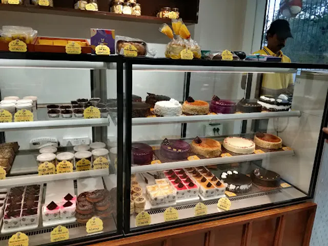 CakeBee - Your Favourite Bakery & Cake Shop