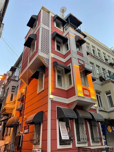 Taksim Red Suite