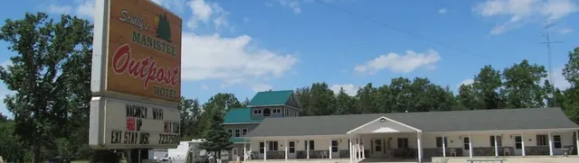 Scully's Manistee Outpost Motel