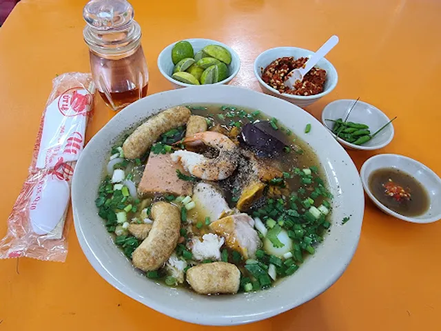 Bánh canh cua Út Lệ