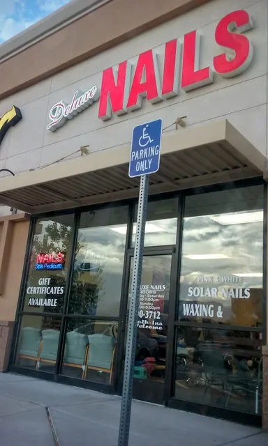Deluxe Nails