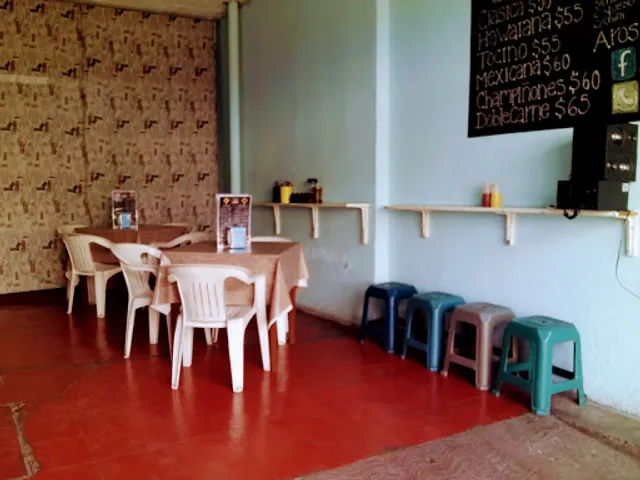 La Avenida Hot Dogs & Hamburguesas