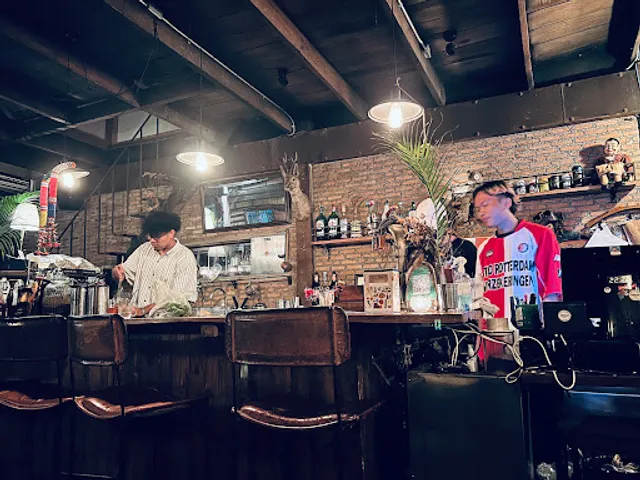 Homeless Bar & Grill