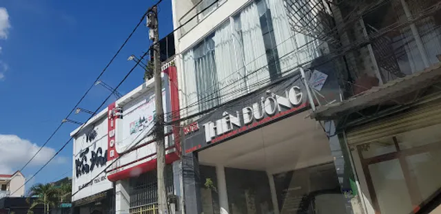 Quán Cơm Âm Phủ