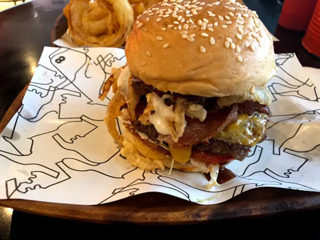 8 Cuts Burger Salcedo