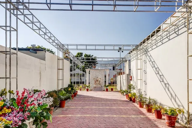 OYO 69707 Rani Palace