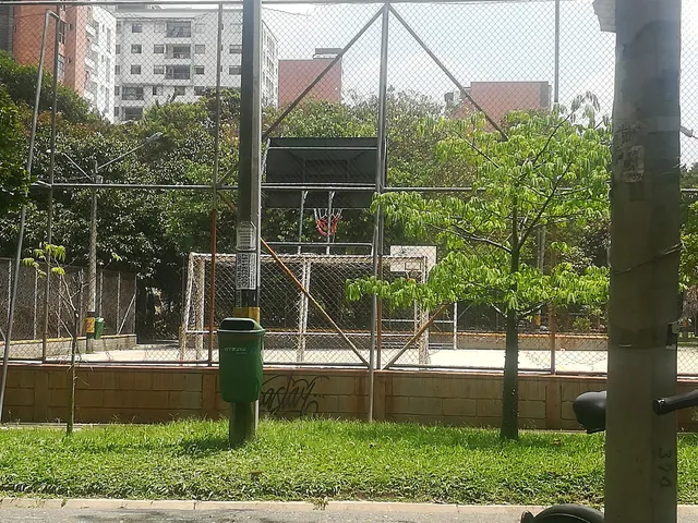 Urbano El Triángulo Park