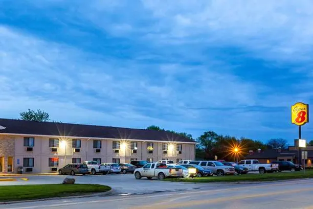 Super 8 by Wyndham Storm Lake