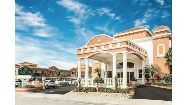 La Quinta Inn & Suites by Wyndham Oceanfront Daytona Beach