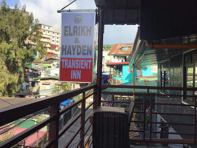 Elrikh & Hayden Transient Inn / ElrikhandHayden Transient Inn