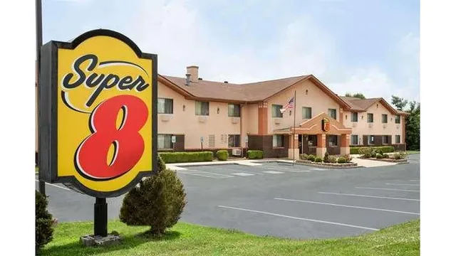 Super 8 by Wyndham Mayfield