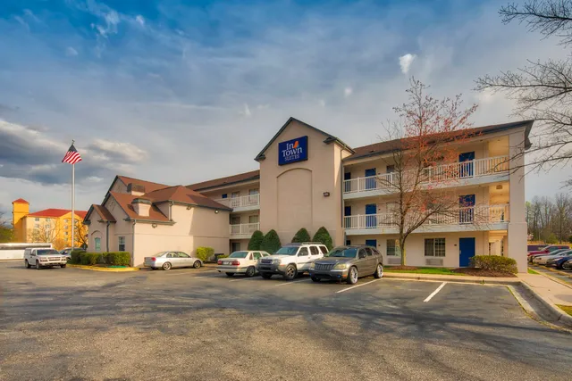 InTown Suites Extended Stay Greensboro NC - Lanada Rd