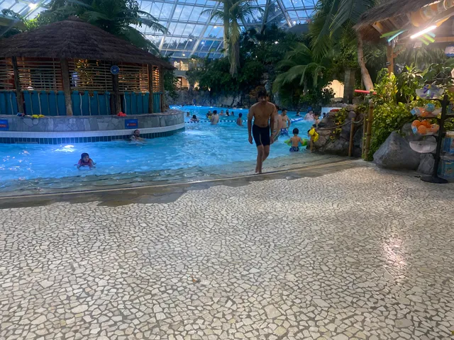 Wild Water Rapids at Subtropical Swimming Paradise