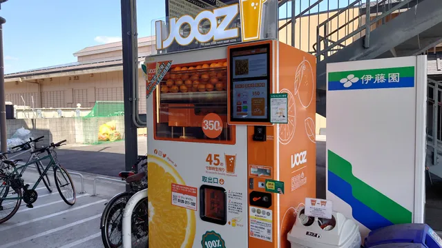IJOOZ生搾りオレンジジュース自動販売機