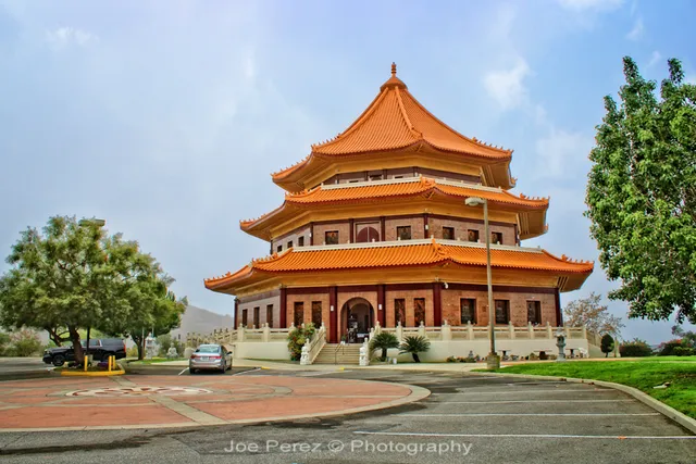Fo Guang Shan Buddhist Memorial Complex (Rose Hills)