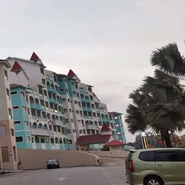 Lumut Laguna Marina Island