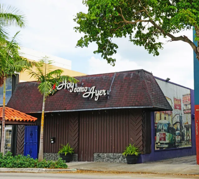 Hoy Como Ayer