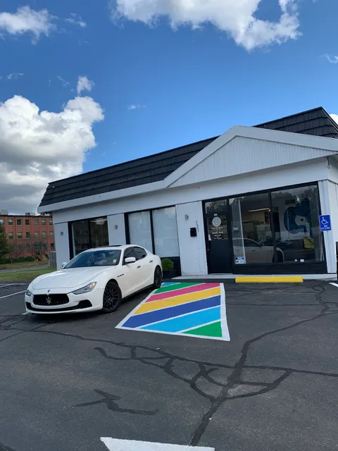 𝐎𝐍𝐄 𝐖𝐎𝐑𝐋𝐃 𝐆𝐀𝐋𝐋𝐄𝐑𝐘