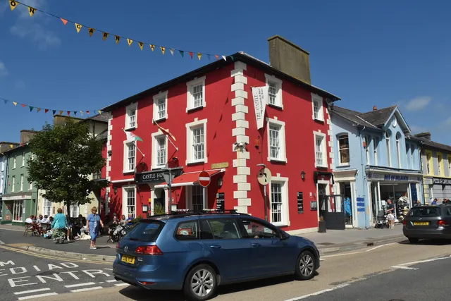 Castle Restaurant And Hotel