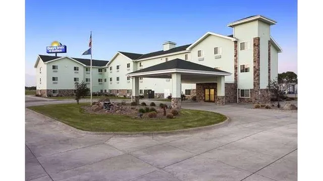 Days Inn & Suites by Wyndham Columbus NE