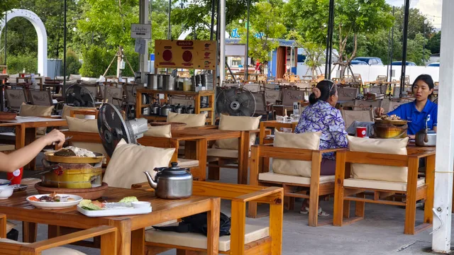 Naiwansook Mookata & Café