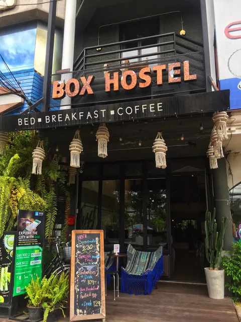 Box Hostel N Cafe