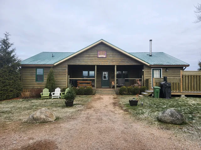 Ledge's Edge Lodge