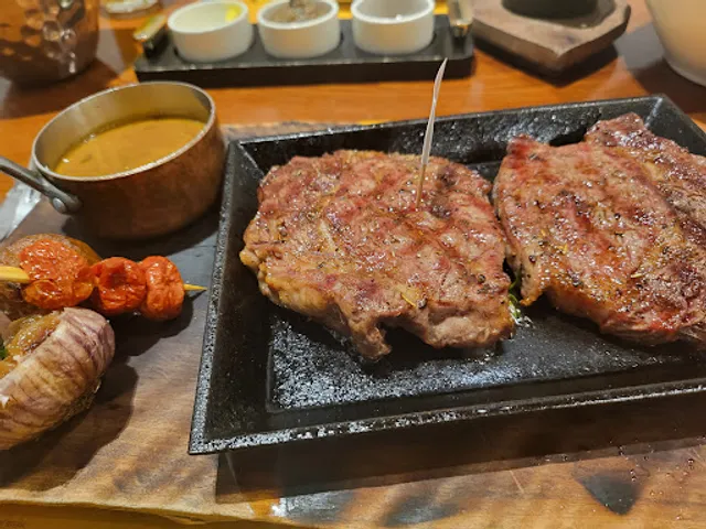 MOO BEEF STEAK TRẦN QUỐC TOẢN