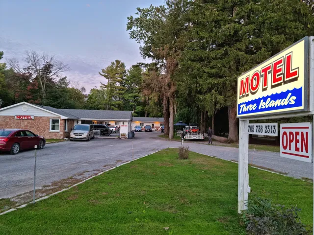 Three Islands Motel